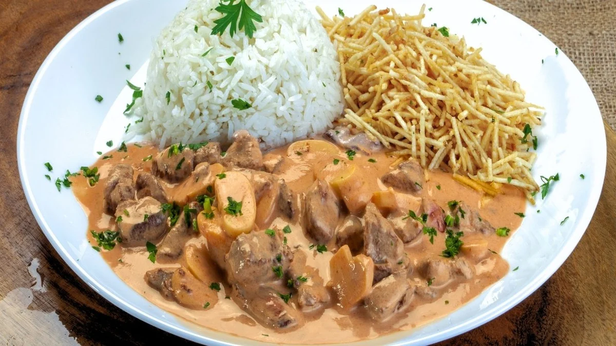 Strogonoff de Carne Simples