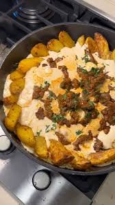 Tirinhas de Carne com Creme de Queijo e Batata: Prato Cremoso e Completo
