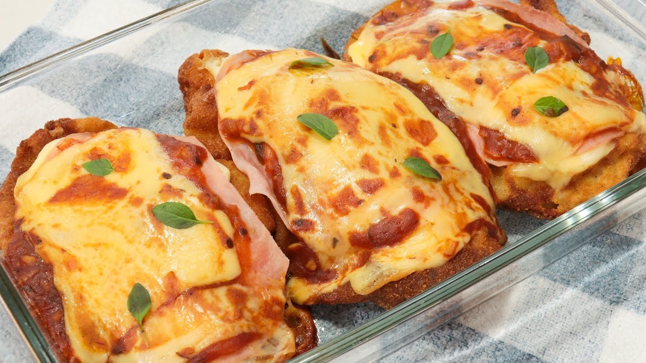 Frango à Parmegiana: Crocante, Suculento e Bem Gratinado