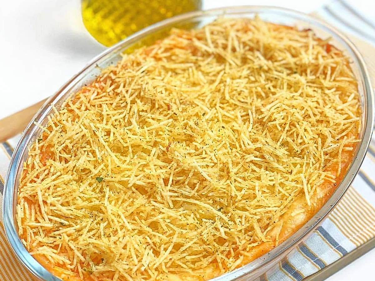 Fricassê de Frango: Recheio Cremoso e Cobertura Dourada